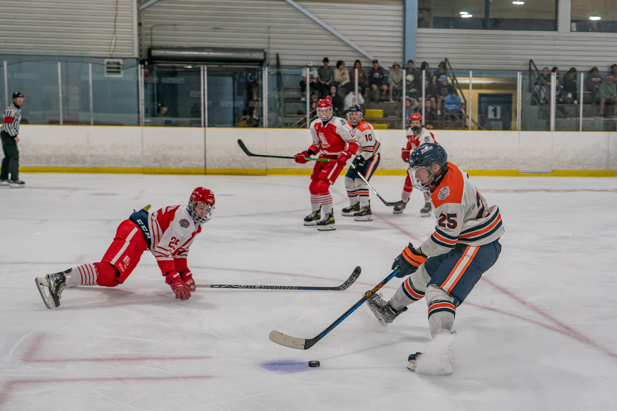 Cap Sinks Two in the Third to Give Thunderbirds First Win of the 2022/23 Season