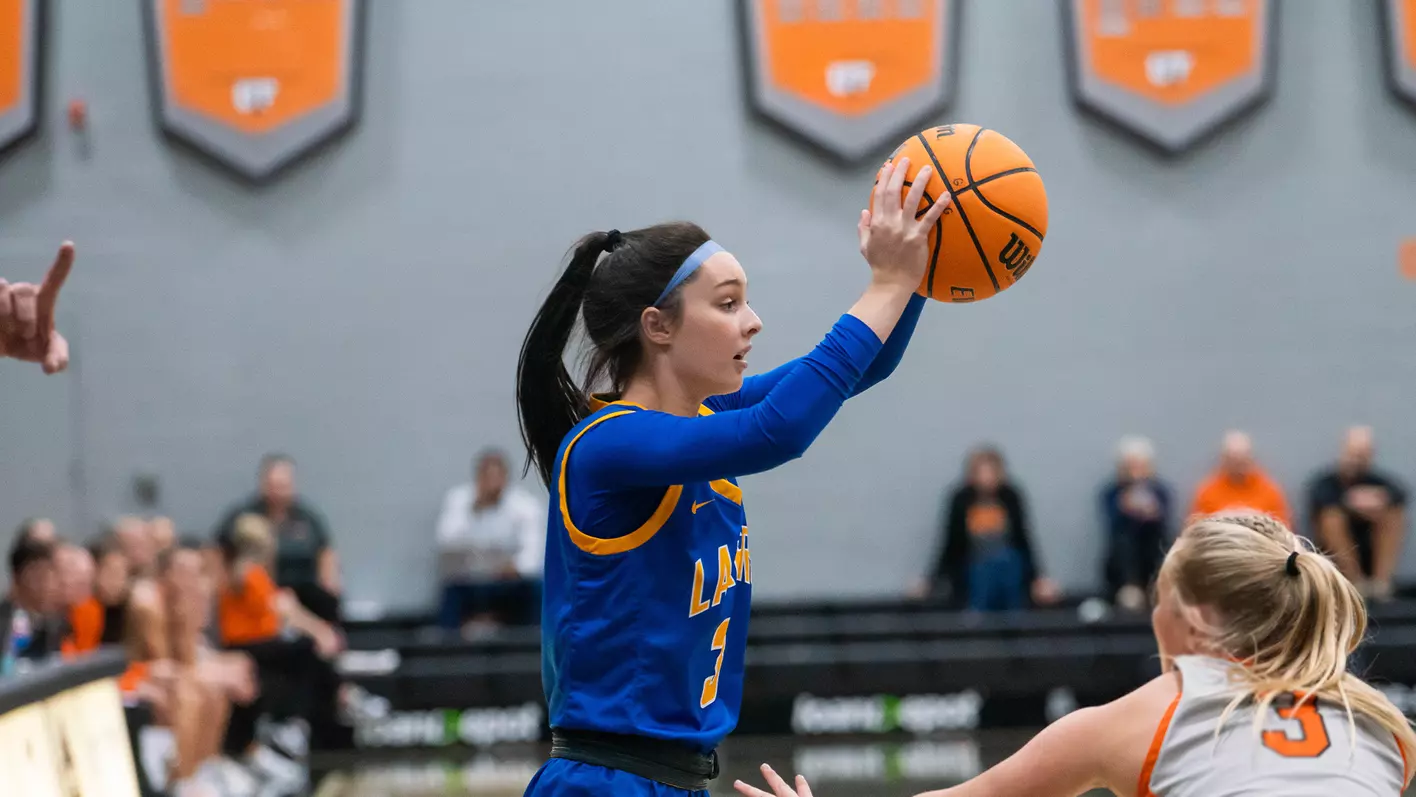 Laker Women’s Basketball Use Fourth Quarter Comeback to Beat RU Lakers