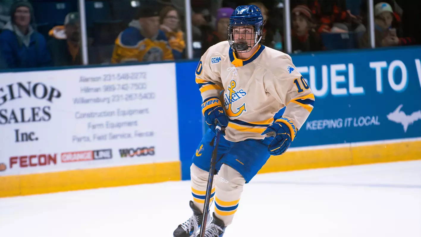 Teleguine’s Hat Trick Lifts Lakers Past Beavers for a Weekend Split