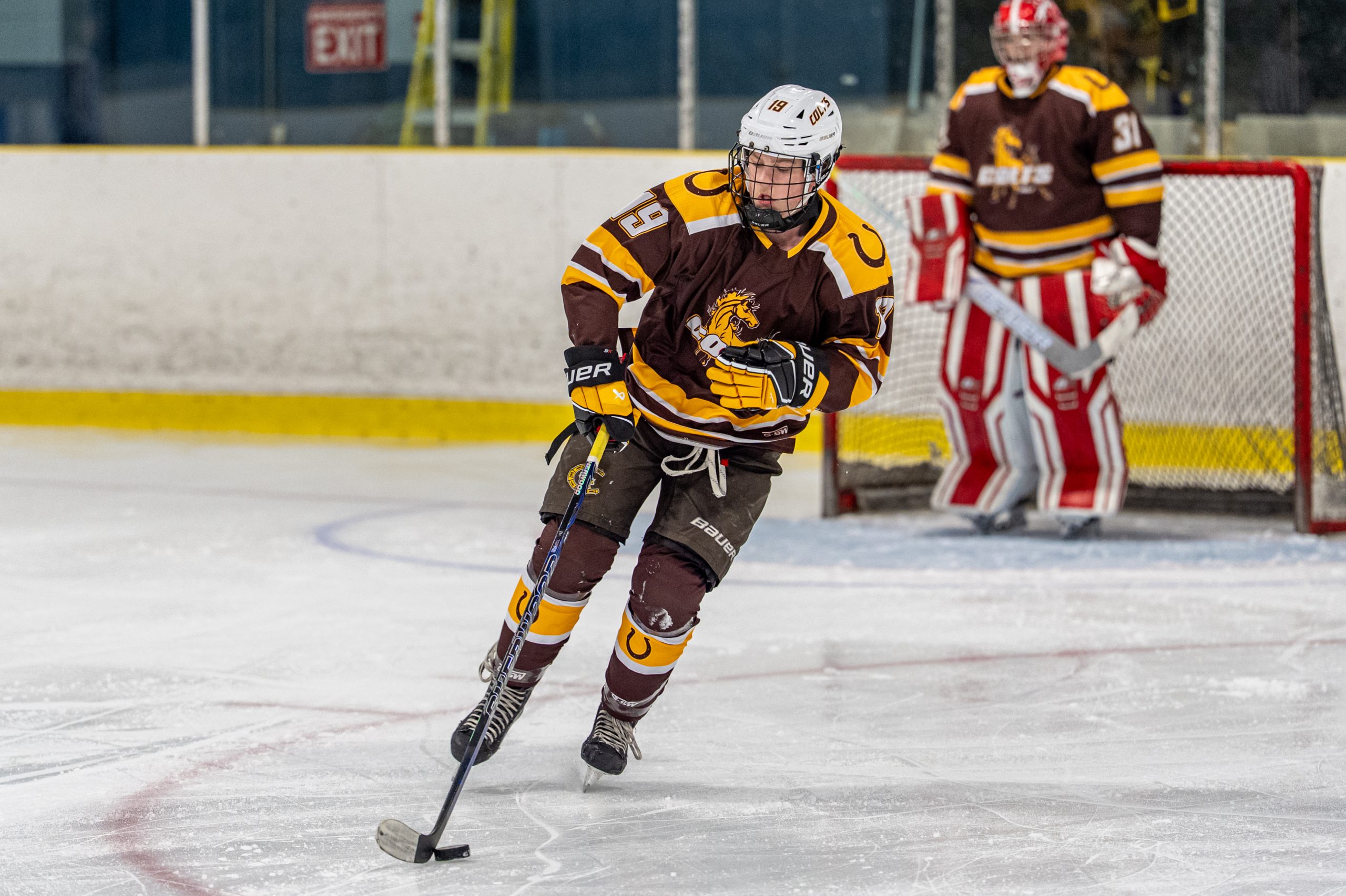 Colts Roll to Victory Over Huskies in Dominant Sunday Night Performance