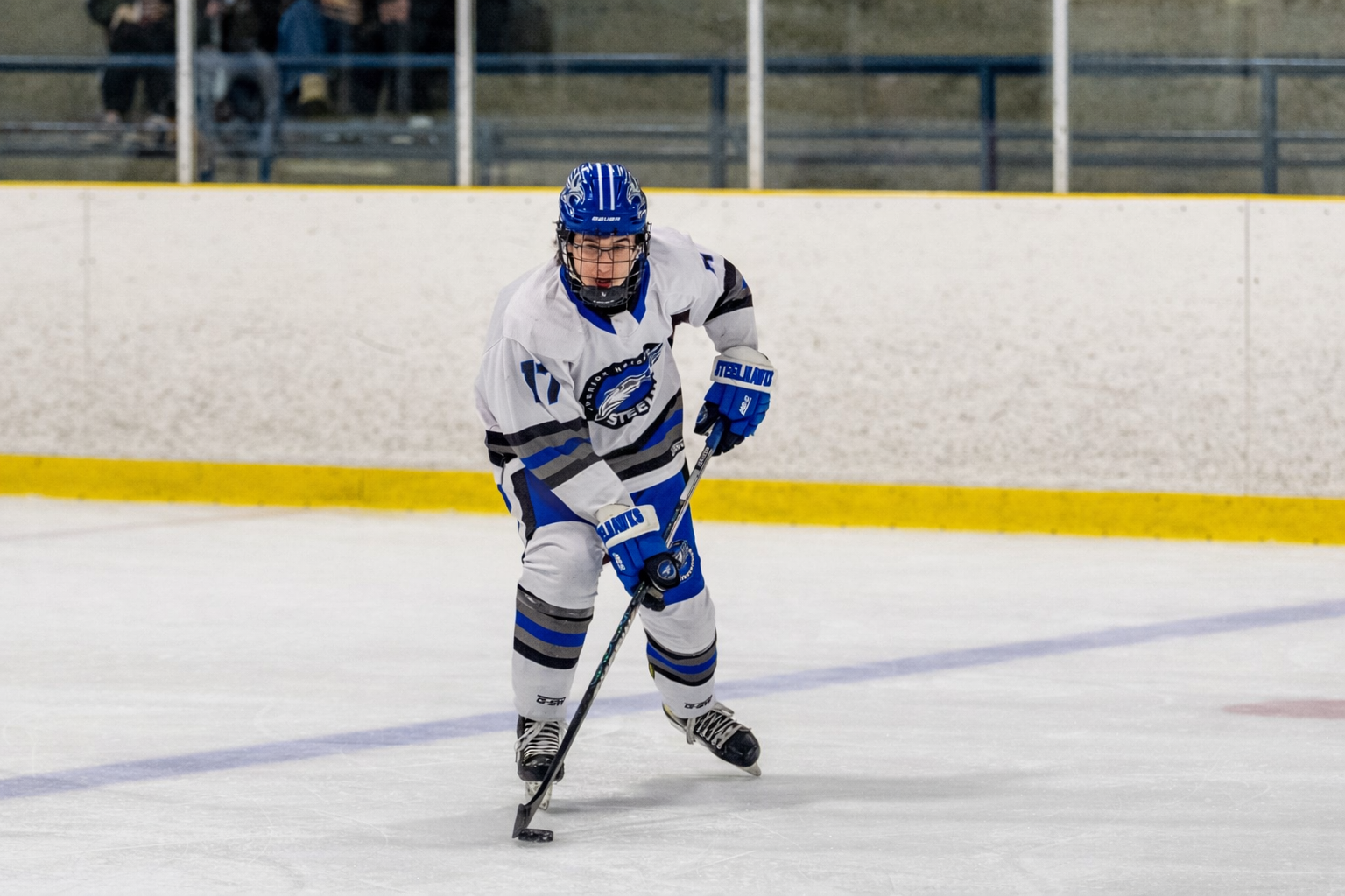 Steelhawks Hold Off Huskies to Move into a Tie for First Place